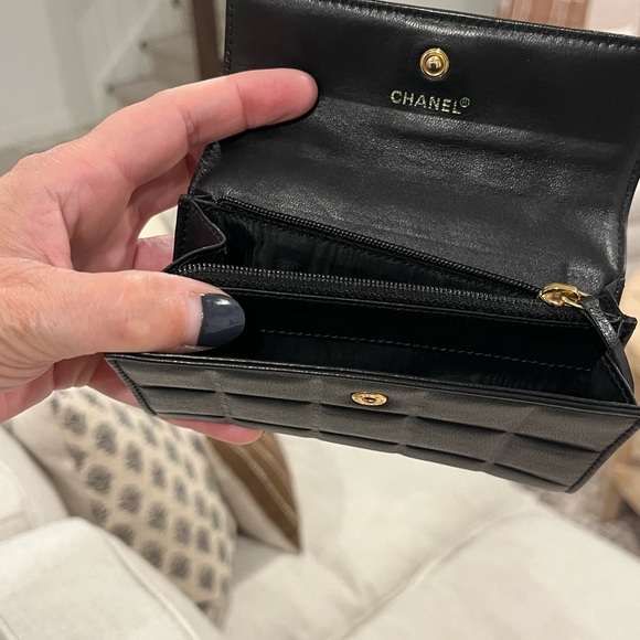 VINTAGE CHANEL 2002 Black Lambskin Choco Bar - PLASTIC ON HARDWARE - PRISTINE - Picture 6 of 10